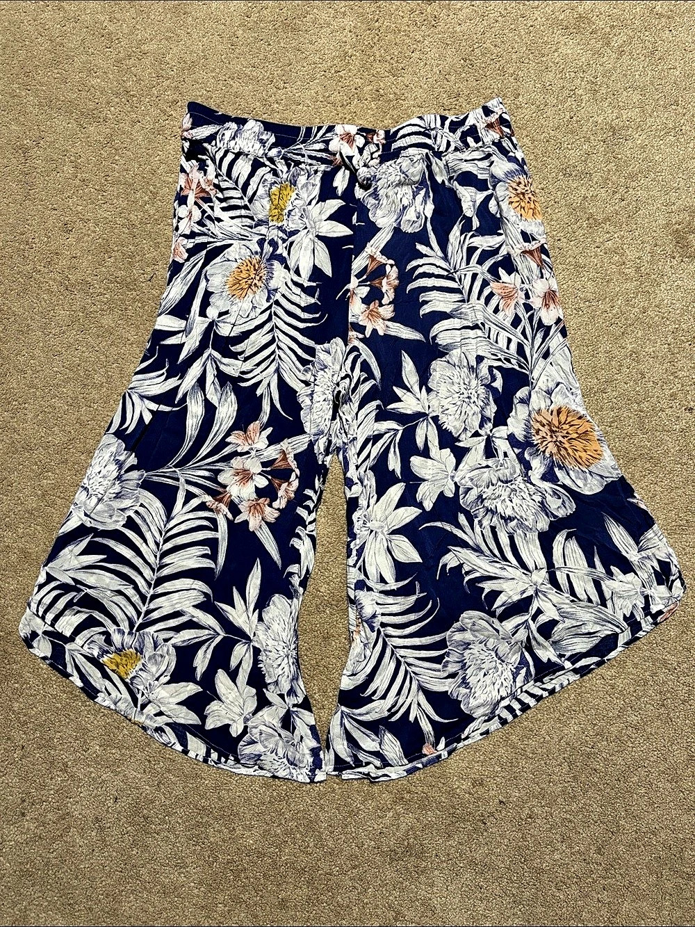 Cropped Wide-Leg Pants in Blue & White